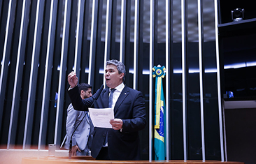 Diego Garcia discursando na Câmara dos Deputados
